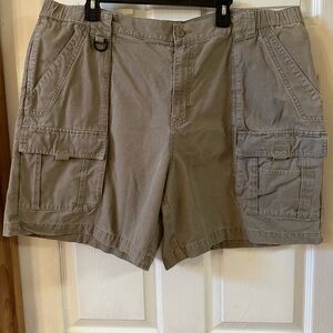 Columbia Men's Khaki Cargo Shorts